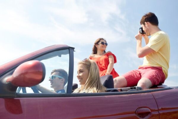 Enthusiasts enjoying a rassemblement voiture ce week-end autour de moi