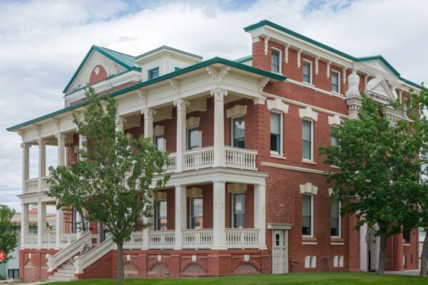 Historic hotel in Utah with scenic mountain views